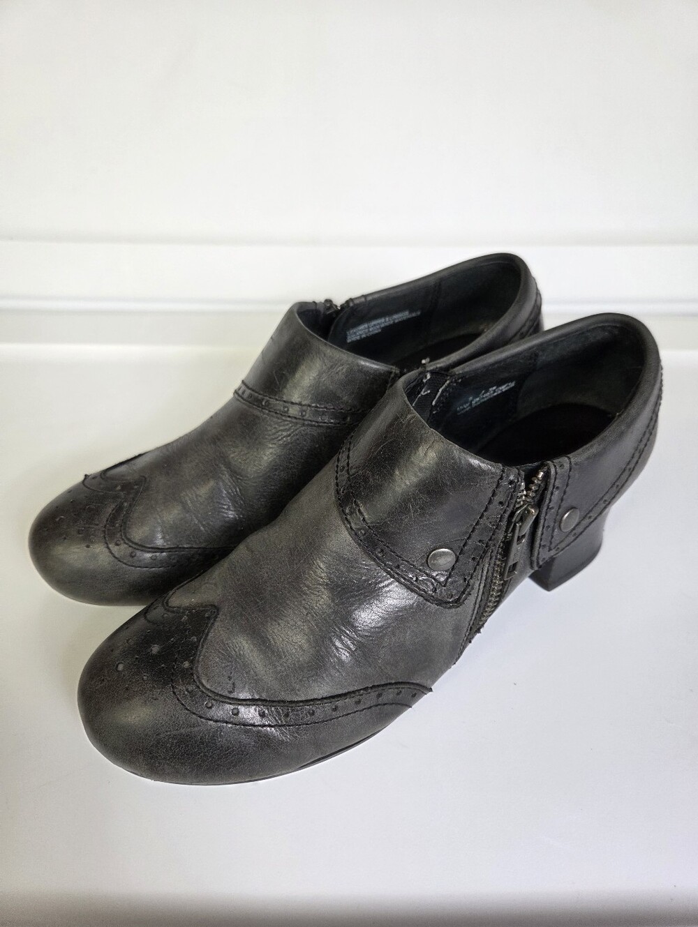Born Weathered Look Genuine Leather Low Block Heel Ankle Boots Size 8